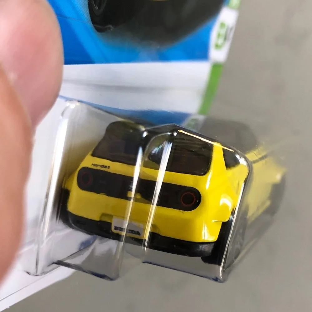 Mattel Hot Wheels Custom Honda e - Bright Yellow